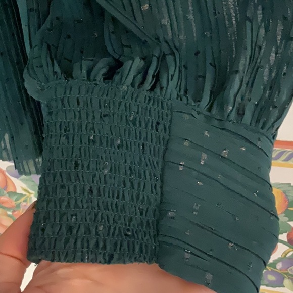 Chico's V Neck Pleated Long Sleeve w/Metallic Accents Blouse, 18, Green, Sheer - Picture 3 of 7